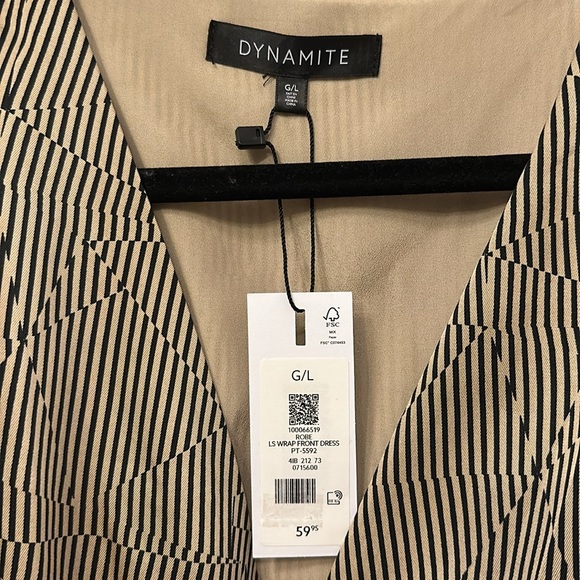 Geometric Long Sleeve Dynamite Dress - Picture 4 of 4